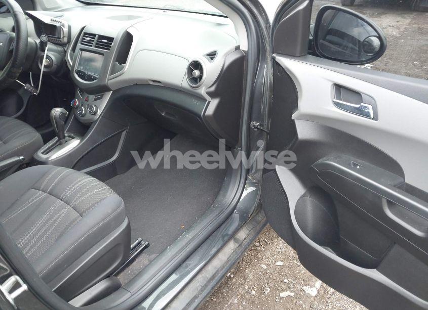 Photo 5 of 2016 Chevrolet Sonic LT AUTO (VIN 1G1JC5SH2G4101290)