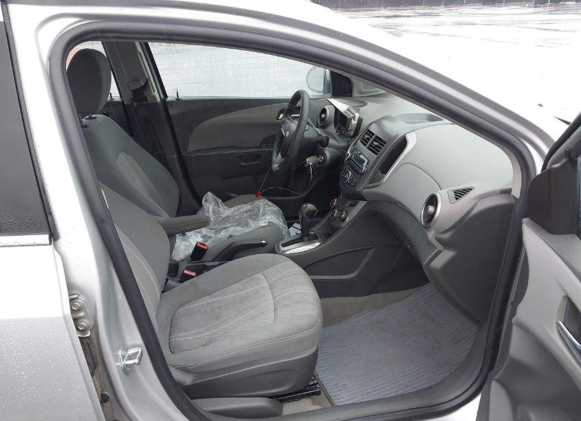 Photo 5 of 2012 Chevrolet Sonic 2LT (VIN 1G1JC5SH3C4119338)