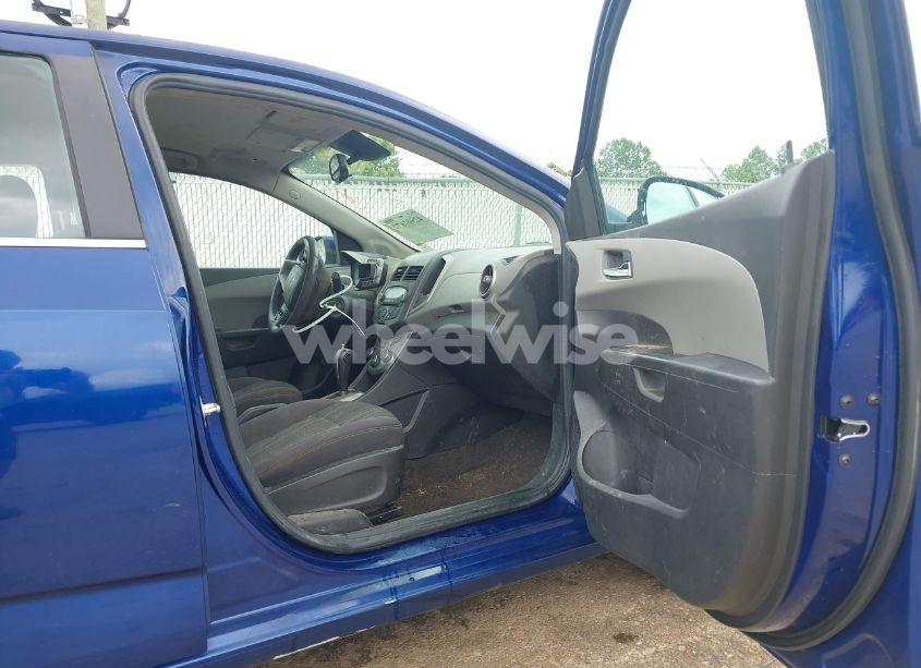 Photo 12 of 2013 Chevrolet Sonic LT AUTO (VIN 1G1JC5SH3D4118093)