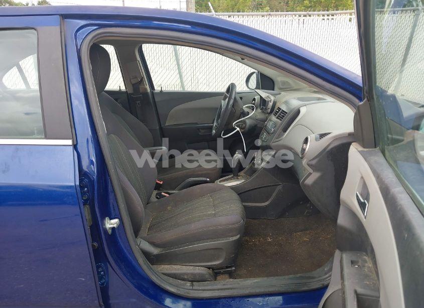 Photo 5 of 2013 Chevrolet Sonic LT AUTO (VIN 1G1JC5SH3D4118093)