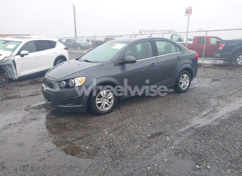 Photo 2 of 2013 Chevrolet Sonic LT AUTO (VIN 1G1JC5SH3D4190489)