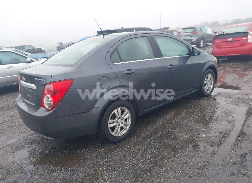 Photo 4 of 2013 Chevrolet Sonic LT AUTO (VIN 1G1JC5SH3D4190489)