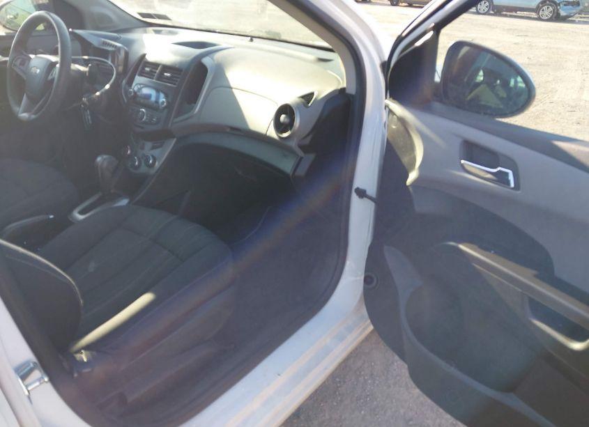 Photo 5 of 2014 Chevrolet Sonic LT AUTO (VIN 1G1JC5SH3E4104762)