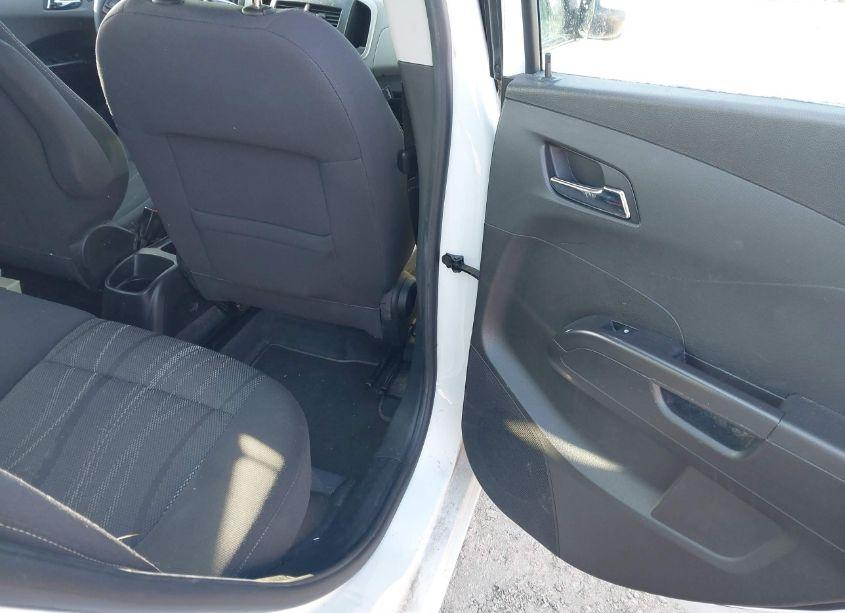 Photo 8 of 2014 Chevrolet Sonic LT AUTO (VIN 1G1JC5SH3E4104762)