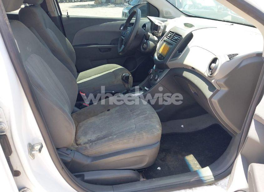 Photo 5 of 2014 Chevrolet Sonic LT AUTO (VIN 1G1JC5SH3E4118953)