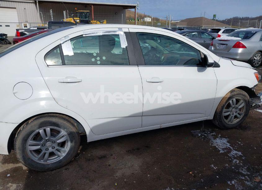 Photo 12 of 2014 Chevrolet Sonic LT AUTO (VIN 1G1JC5SH3E4136580)