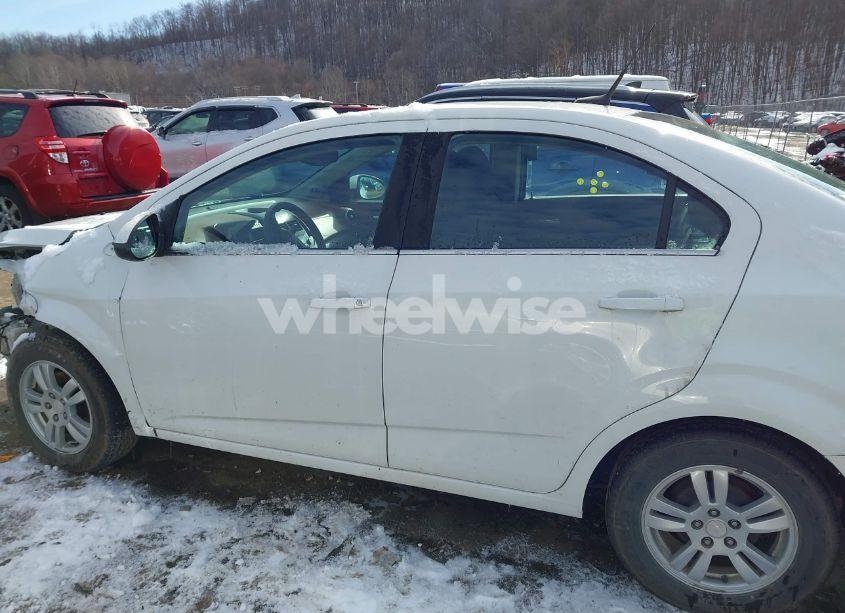 Photo 13 of 2014 Chevrolet Sonic LT AUTO (VIN 1G1JC5SH3E4136580)