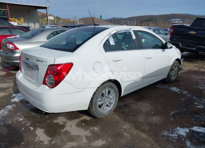 Photo 4 of 2014 Chevrolet Sonic LT AUTO (VIN 1G1JC5SH3E4136580)