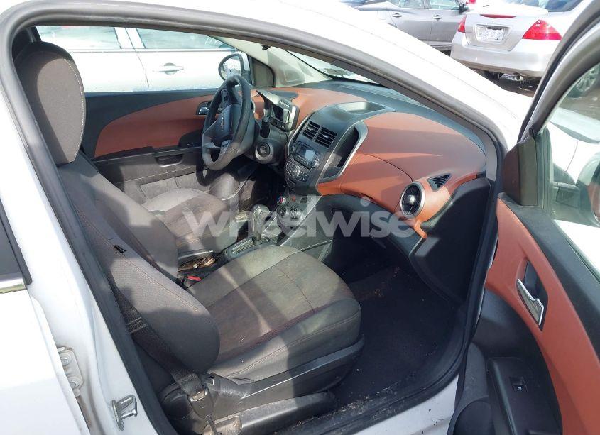 Photo 5 of 2014 Chevrolet Sonic LT AUTO (VIN 1G1JC5SH3E4136580)