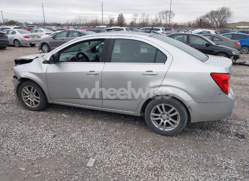 Photo 3 of 2014 Chevrolet Sonic LT AUTO (VIN 1G1JC5SH3E4138488)