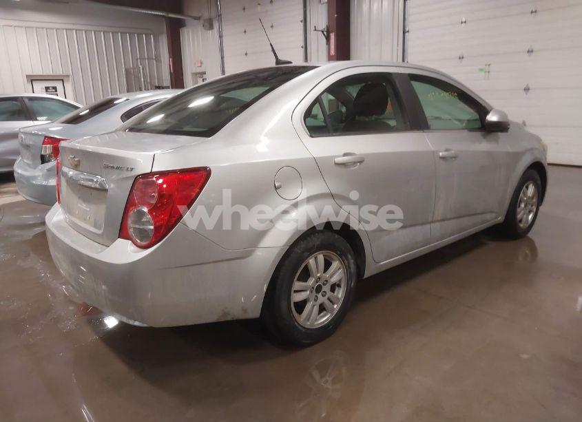 Photo 4 of 2014 Chevrolet Sonic LT AUTO (VIN 1G1JC5SH3E4177095)