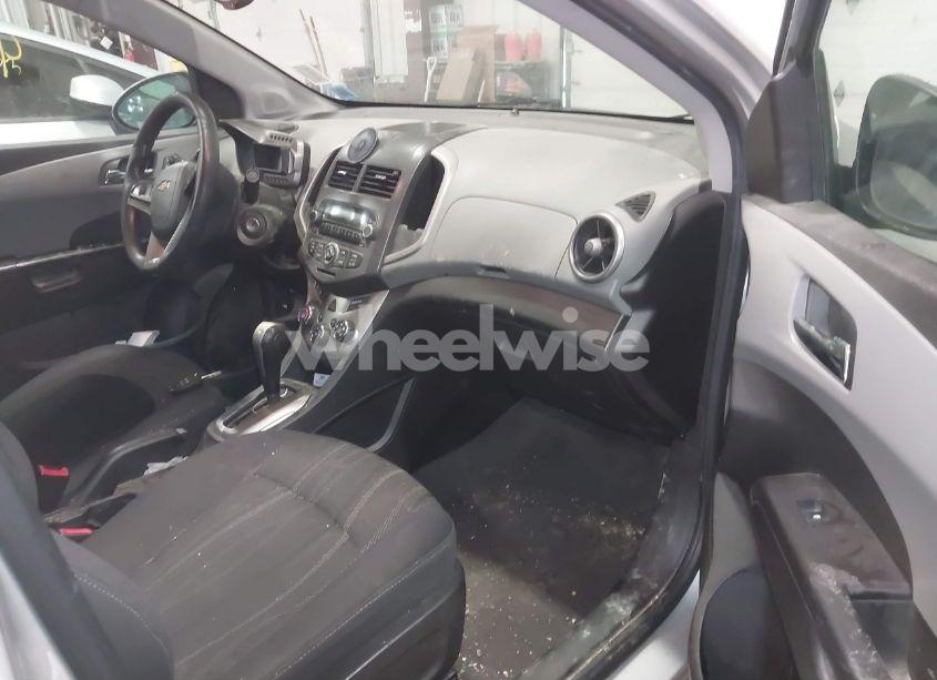 Photo 5 of 2014 Chevrolet Sonic LT AUTO (VIN 1G1JC5SH3E4177095)