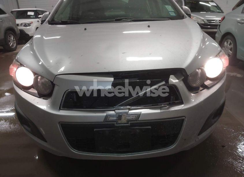Photo 6 of 2014 Chevrolet Sonic LT AUTO (VIN 1G1JC5SH3E4177095)