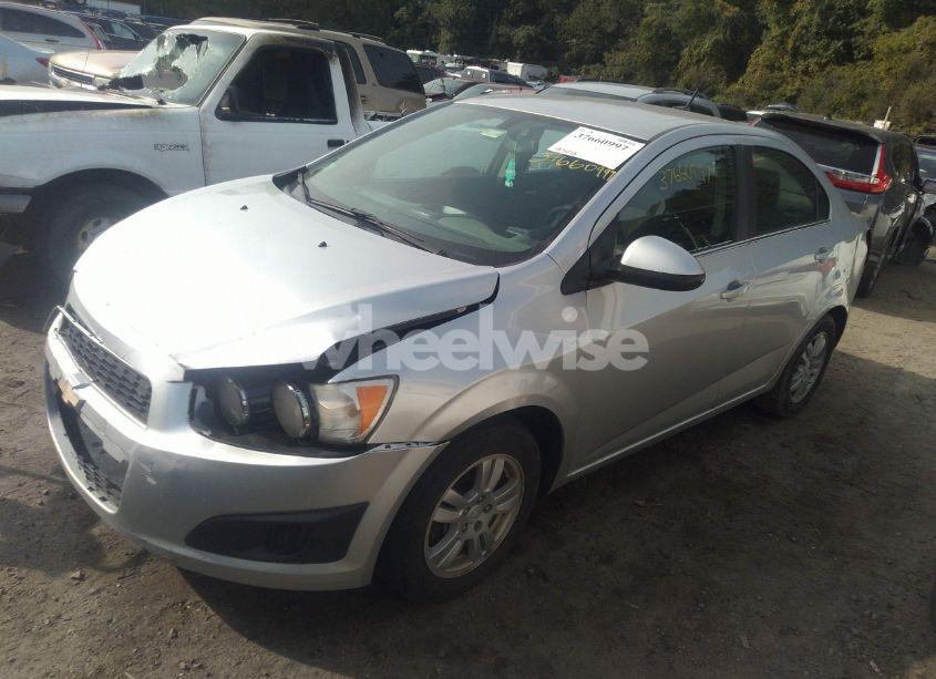 Photo 2 of 2014 Chevrolet Sonic LT AUTO (VIN 1G1JC5SH3E4178750)
