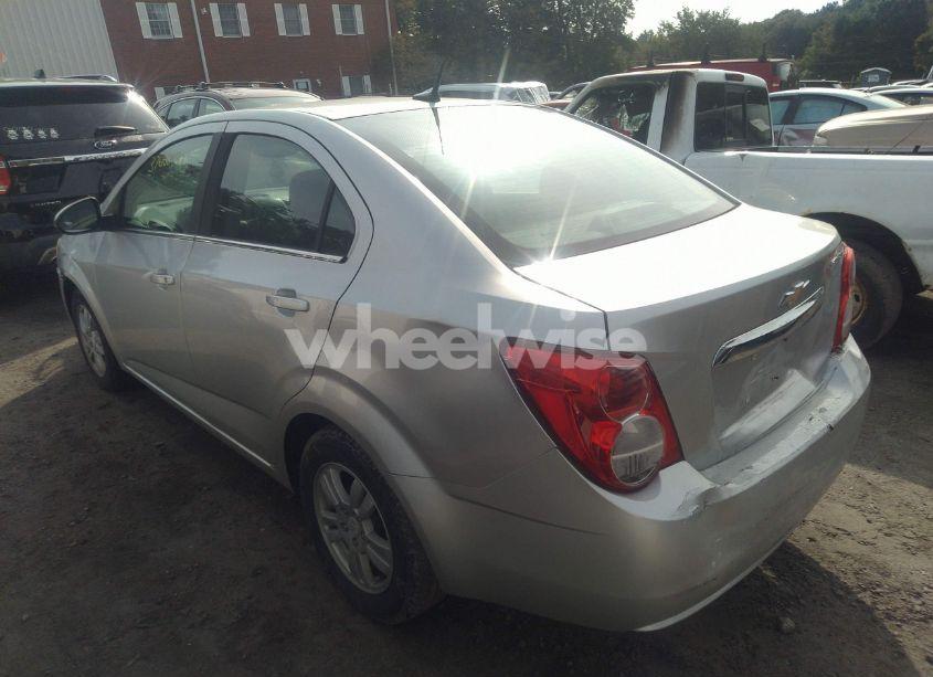 Photo 3 of 2014 Chevrolet Sonic LT AUTO (VIN 1G1JC5SH3E4178750)