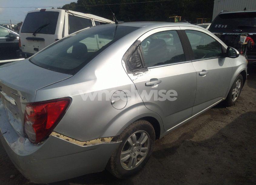 Photo 4 of 2014 Chevrolet Sonic LT AUTO (VIN 1G1JC5SH3E4178750)