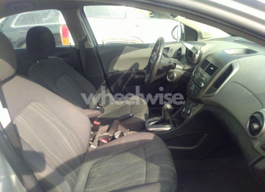 Photo 5 of 2014 Chevrolet Sonic LT AUTO (VIN 1G1JC5SH3E4178750)