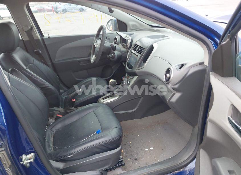 Photo 5 of 2014 Chevrolet Sonic LT AUTO (VIN 1G1JC5SH3E4191885)