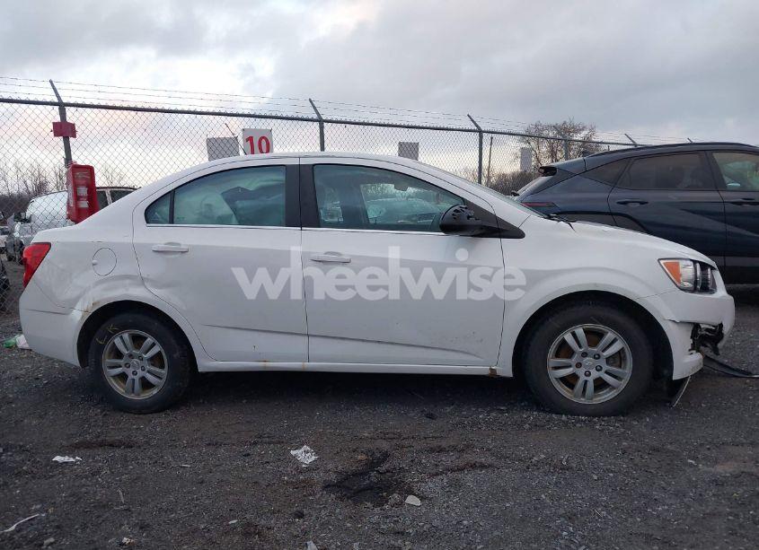 Photo 13 of 2015 Chevrolet Sonic LT AUTO (VIN 1G1JC5SH3F4110157)