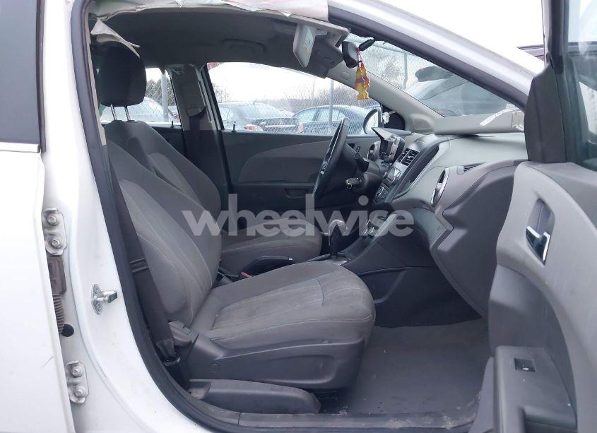Photo 5 of 2015 Chevrolet Sonic LT AUTO (VIN 1G1JC5SH3F4110157)