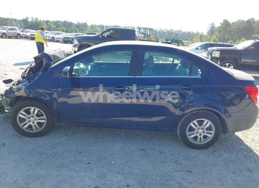 Photo 14 of 2015 Chevrolet Sonic LT AUTO (VIN 1G1JC5SH3F4154692)