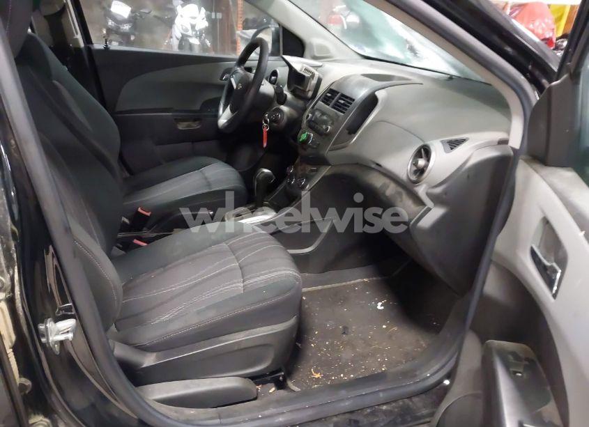 Photo 5 of 2012 Chevrolet Sonic 2LT (VIN 1G1JC5SH4C4129585)