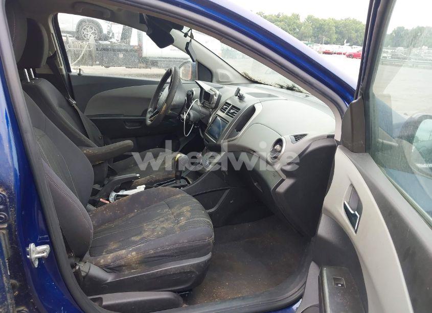 Photo 5 of 2013 Chevrolet Sonic LT AUTO (VIN 1G1JC5SH4D4124601)