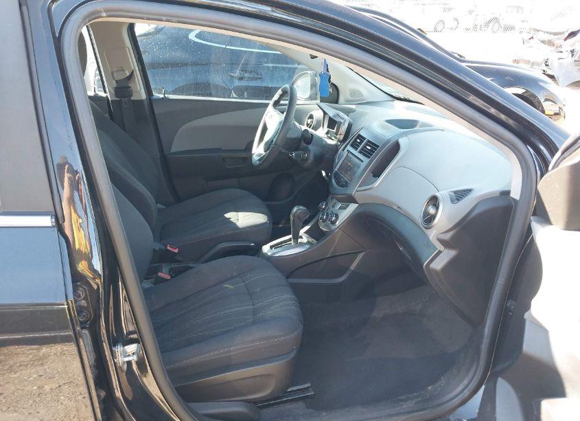 Photo 5 of 2013 Chevrolet Sonic LT AUTO (VIN 1G1JC5SH4D4155038)