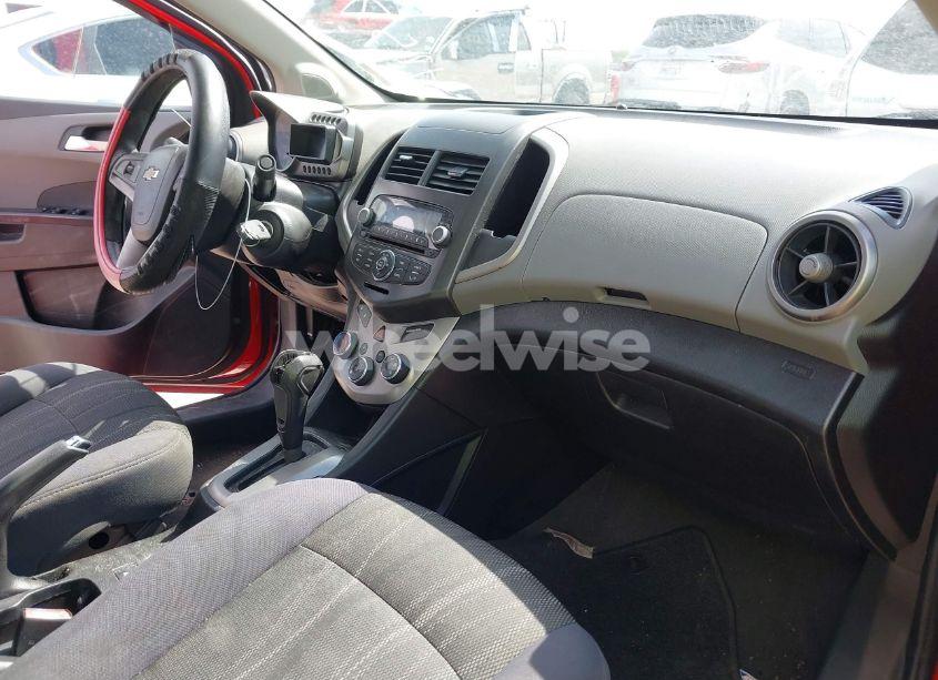 Photo 5 of 2013 Chevrolet Sonic LT AUTO (VIN 1G1JC5SH4D4186371)