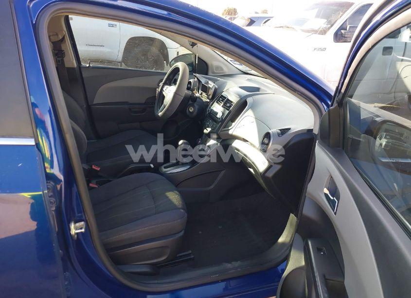 Photo 5 of 2013 Chevrolet Sonic LT AUTO (VIN 1G1JC5SH4D4254569)