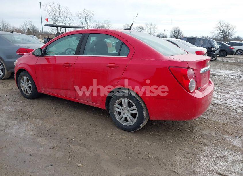 Photo 3 of 2014 Chevrolet Sonic LT AUTO (VIN 1G1JC5SH4E4125118)