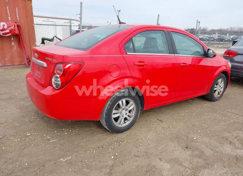 Photo 4 of 2014 Chevrolet Sonic LT AUTO (VIN 1G1JC5SH4E4125118)