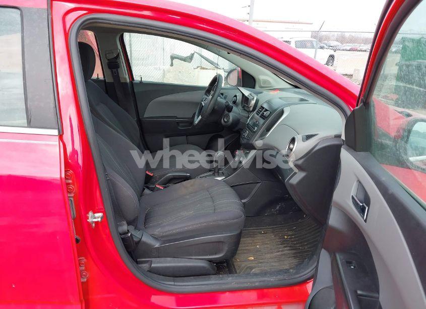 Photo 5 of 2014 Chevrolet Sonic LT AUTO (VIN 1G1JC5SH4E4125118)