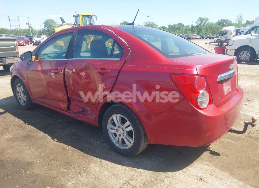 Photo 3 of 2014 Chevrolet Sonic LT AUTO (VIN 1G1JC5SH4E4142811)