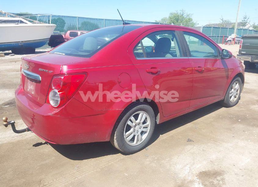 Photo 4 of 2014 Chevrolet Sonic LT AUTO (VIN 1G1JC5SH4E4142811)