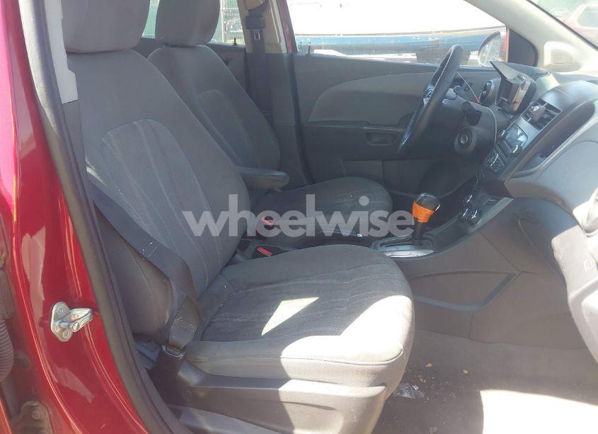 Photo 5 of 2014 Chevrolet Sonic LT AUTO (VIN 1G1JC5SH4E4142811)