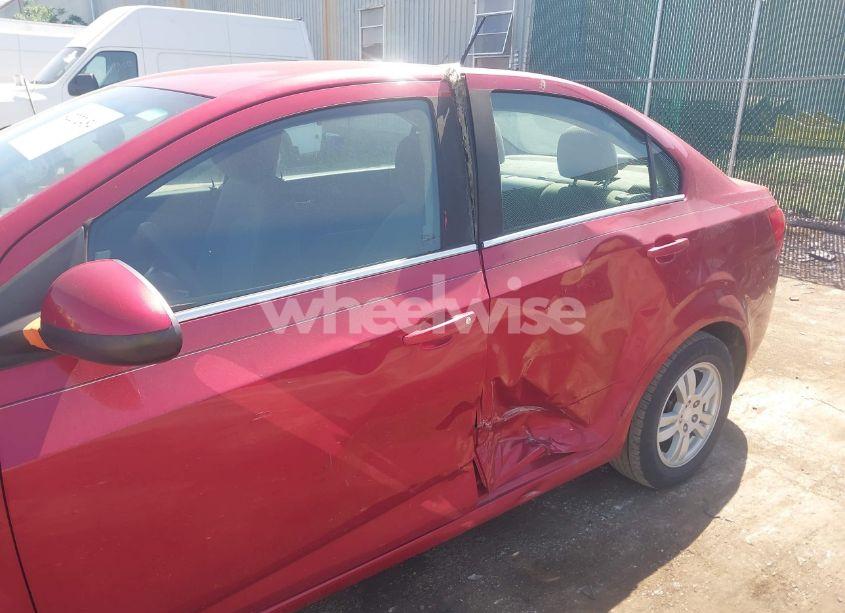 Photo 6 of 2014 Chevrolet Sonic LT AUTO (VIN 1G1JC5SH4E4142811)