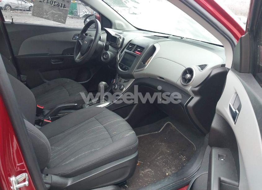 Photo 5 of 2014 Chevrolet Sonic LT AUTO (VIN 1G1JC5SH4E4148205)