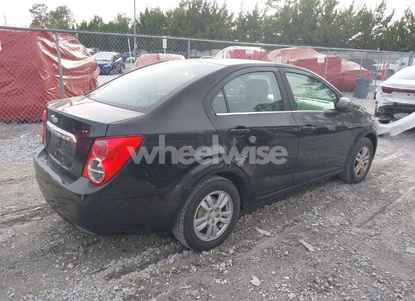 Photo 4 of 2014 Chevrolet Sonic LT AUTO (VIN 1G1JC5SH4E4172116)