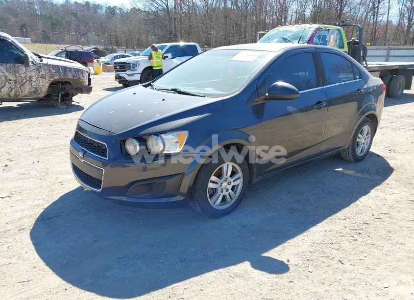 Photo 2 of 2014 Chevrolet Sonic LT AUTO (VIN 1G1JC5SH4E4189210)