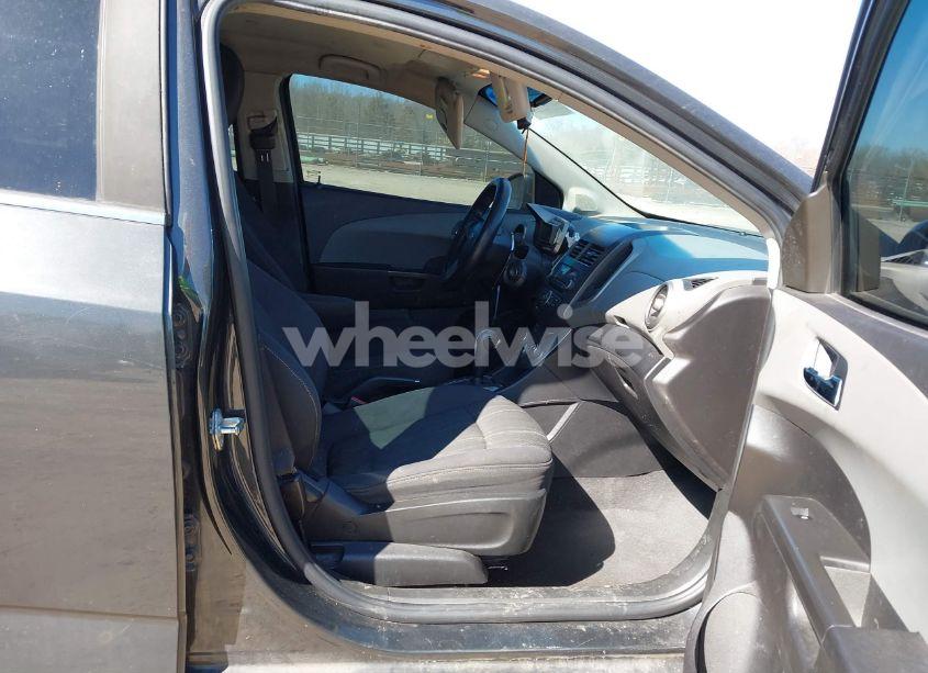 Photo 5 of 2014 Chevrolet Sonic LT AUTO (VIN 1G1JC5SH4E4189210)