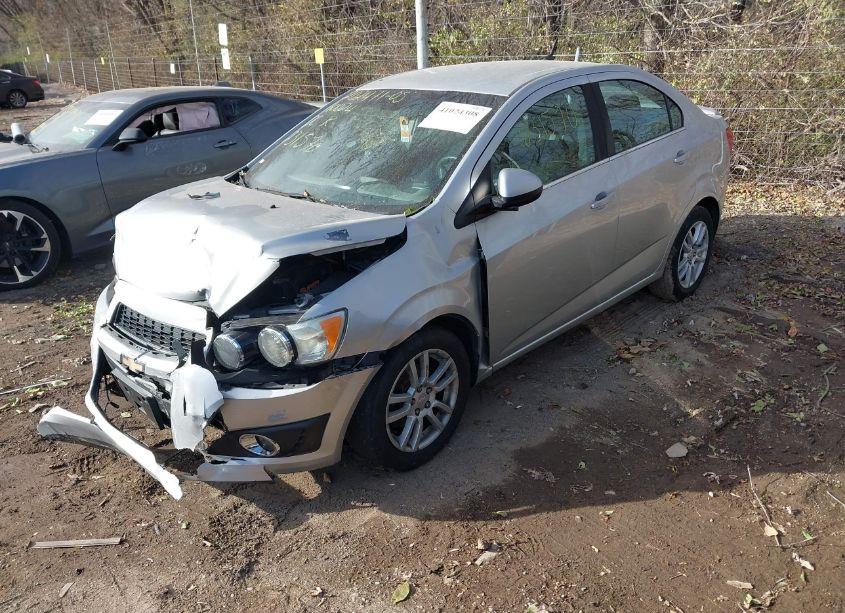 Photo 2 of 2014 Chevrolet Sonic LT AUTO (VIN 1G1JC5SH4E4231570)