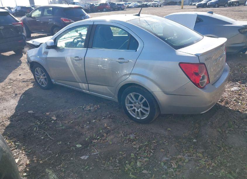 Photo 3 of 2014 Chevrolet Sonic LT AUTO (VIN 1G1JC5SH4E4231570)