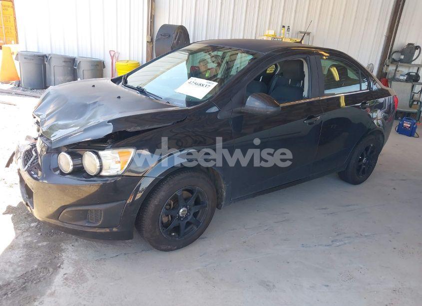 Photo 2 of 2014 Chevrolet Sonic LT AUTO (VIN 1G1JC5SH4E4241628)