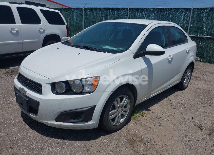 Photo 2 of 2014 Chevrolet Sonic LT AUTO (VIN 1G1JC5SH4E4243377)