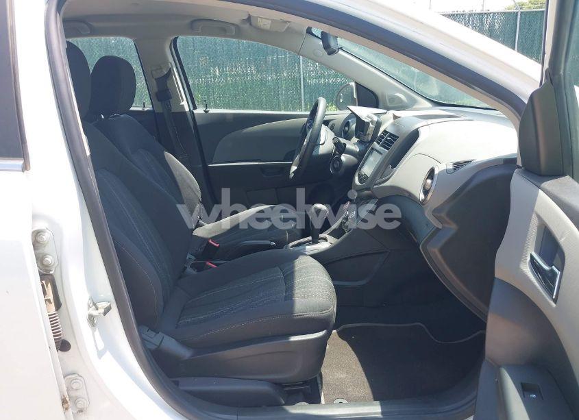 Photo 5 of 2014 Chevrolet Sonic LT AUTO (VIN 1G1JC5SH4E4243377)