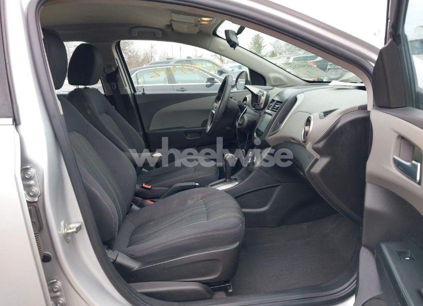 Photo 5 of 2015 Chevrolet Sonic LT AUTO (VIN 1G1JC5SH4F4106134)