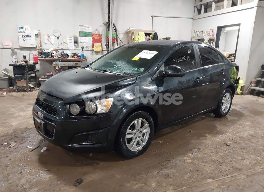 Photo 2 of 2015 Chevrolet Sonic LT AUTO (VIN 1G1JC5SH4F4175423)