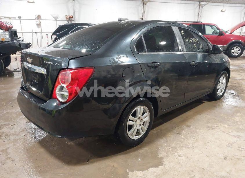 Photo 4 of 2015 Chevrolet Sonic LT AUTO (VIN 1G1JC5SH4F4175423)