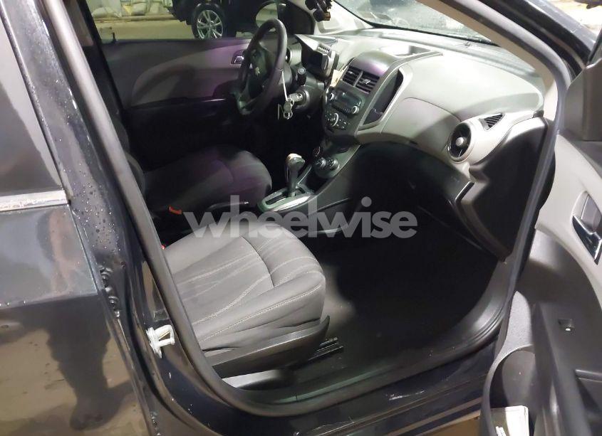 Photo 5 of 2015 Chevrolet Sonic LT AUTO (VIN 1G1JC5SH4F4175423)